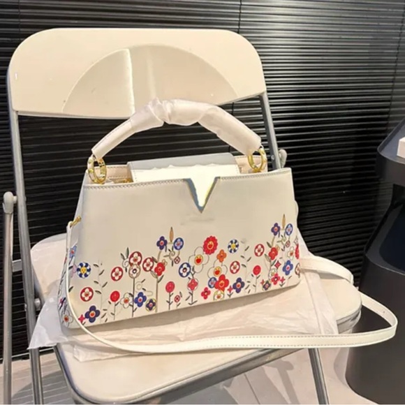 White Floral Women's Bag NWT - Picture 2 of 5